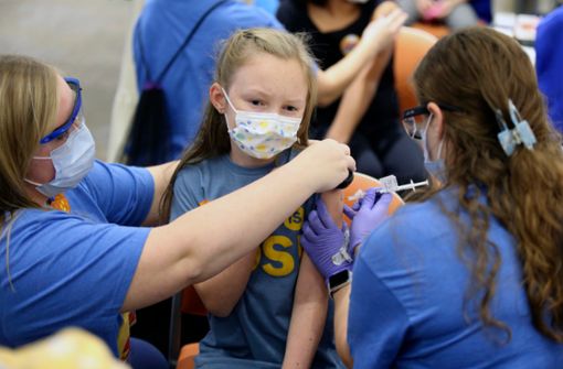Bald könnten die Impfungen Fünf- bis Elfjähriger gegen Covid-19 beginnen. Dieses Foto wurde in den USA aufgenommen. Dort werden die Kinder aktuell auch schon geimpft. Foto: Paul Vernon/AP/dpa