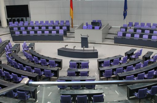 In diesem Raum, dem sogenannten Plenarsaal, im Deutschen Bundestag treffen sich die Abgeordneten.  Foto: Pixabay